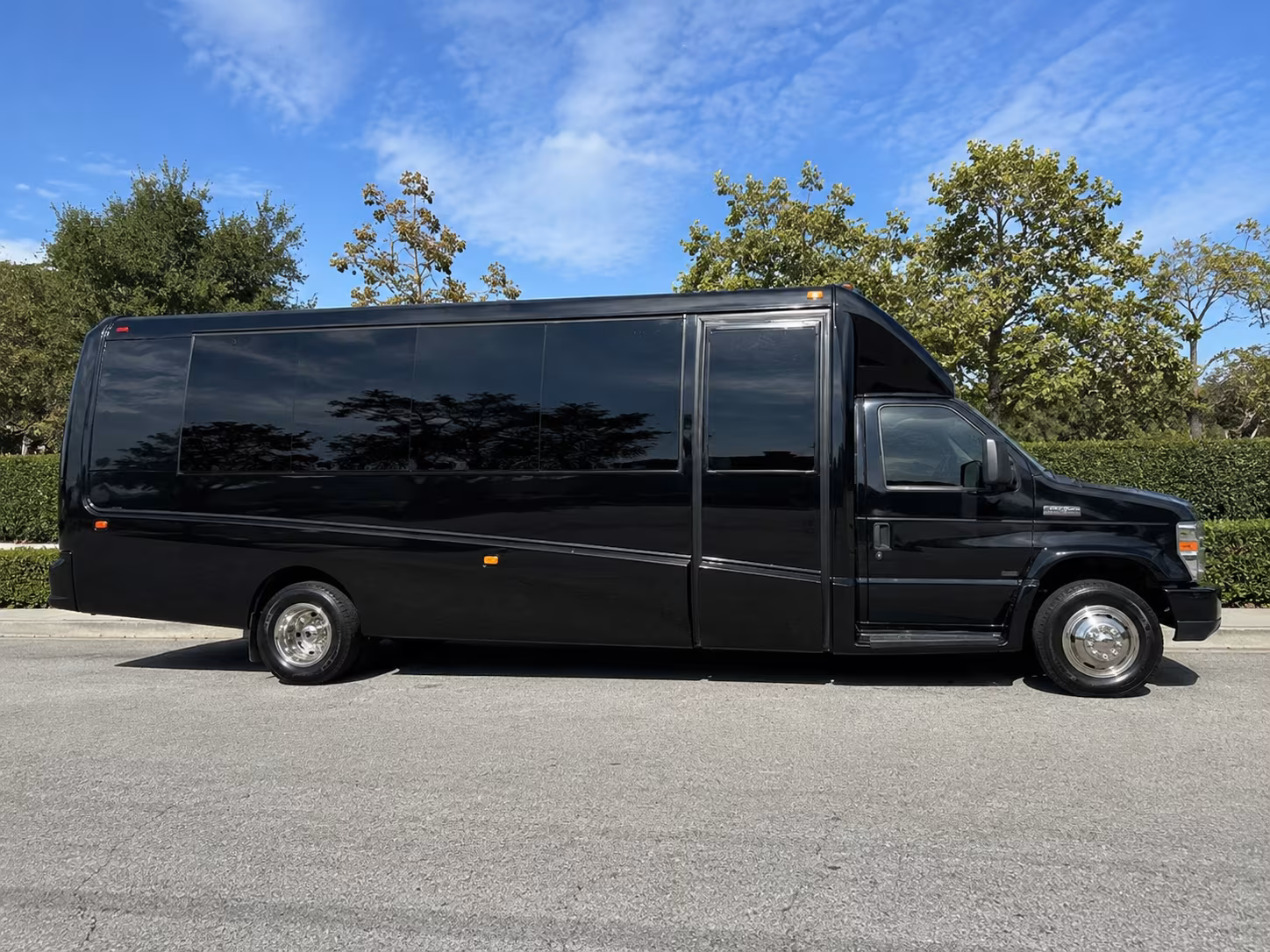 bus rentals for chesterfield amphitheater shows and summer concerts