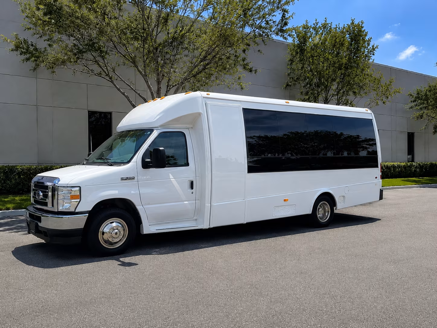 bus rentals for corporate retreats and team offsites near ofallon