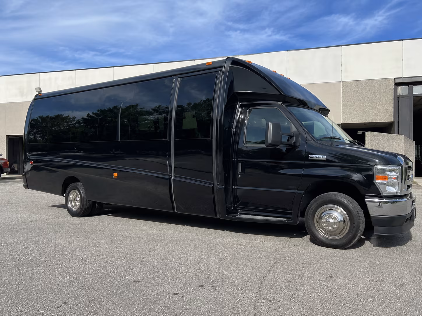 charter buses to hollywood casino amphitheatre shows in maryland heights