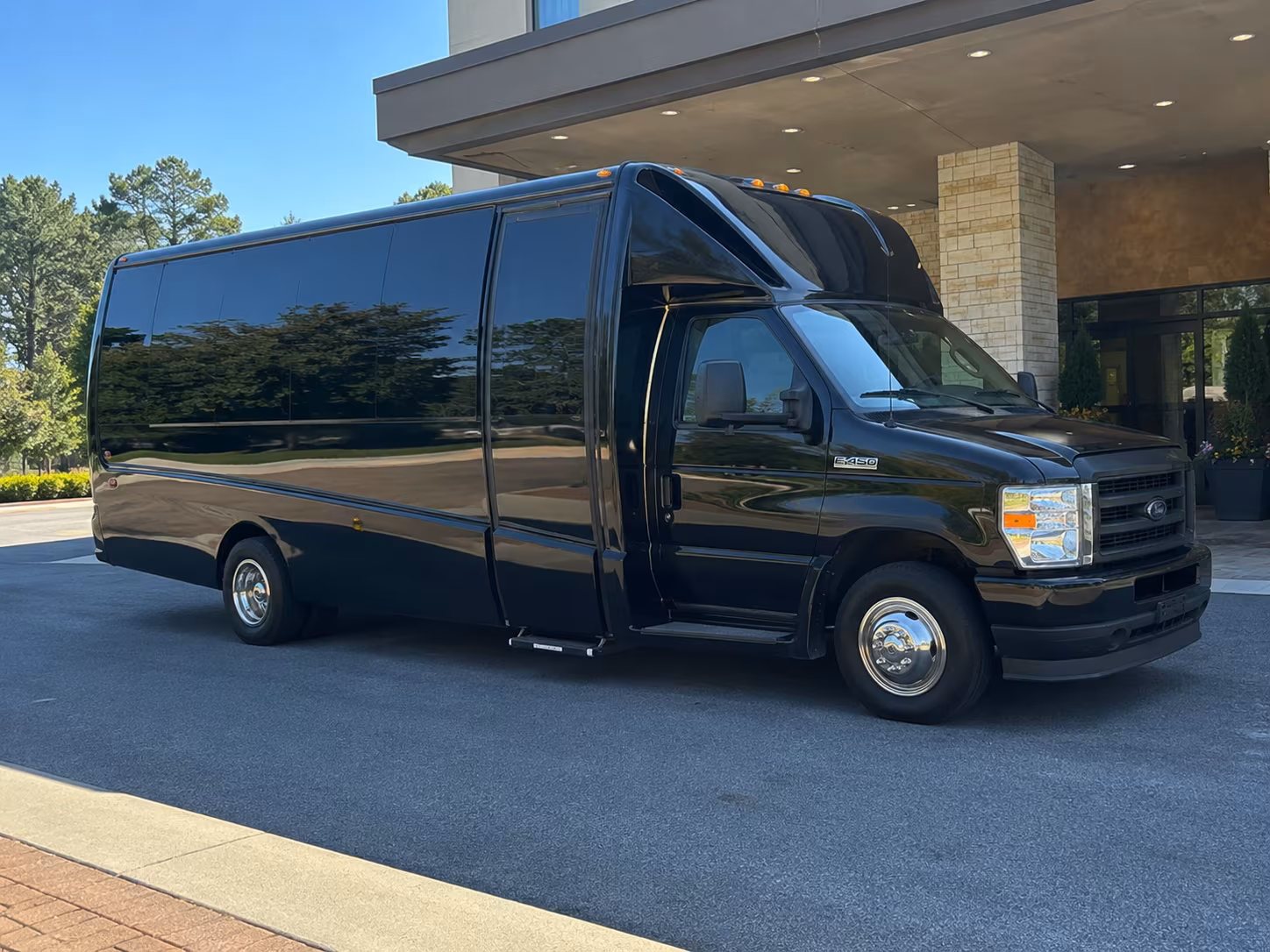 concert bus rentals for groups heading to the pageant and delmar loop venues